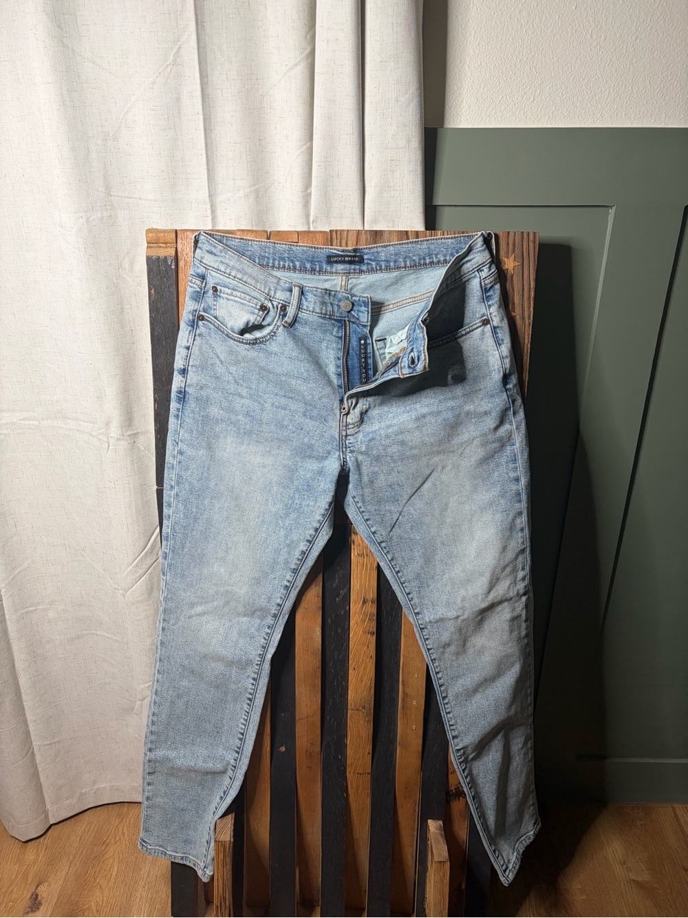 Lucky Brand Men’s Faded Light Blue Slim Straight Jeans 33x32